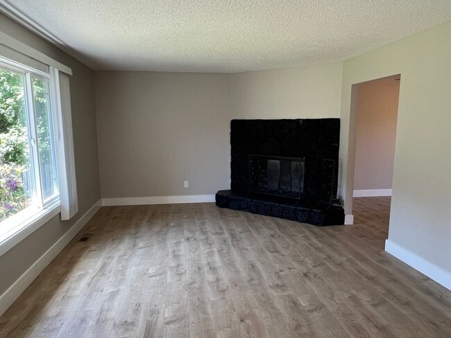Building Photo - Remodeled 3 Bedroom in Gresham