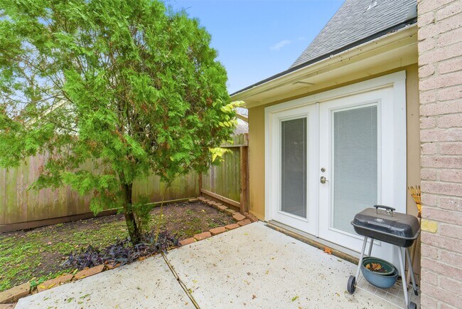 Building Photo - 1306 Carriage Dr