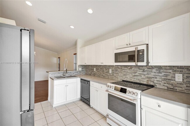 Building Photo - 658 Stanton Dr