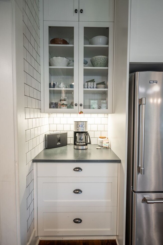 Building Photo - 290 Milledge Cir