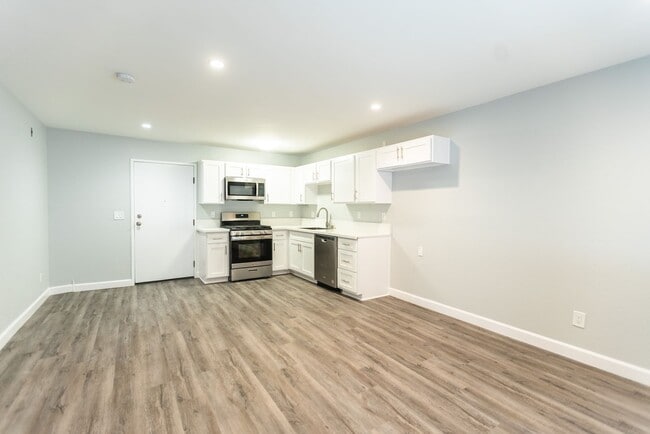 Interior Photo - 226 South Serrano