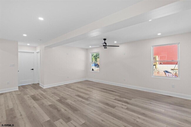Building Photo - 1301 3rd Ter