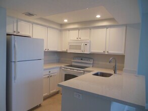Building Photo - ONE BEDROOM ONE BATHROOM!! Waterfront Comm...