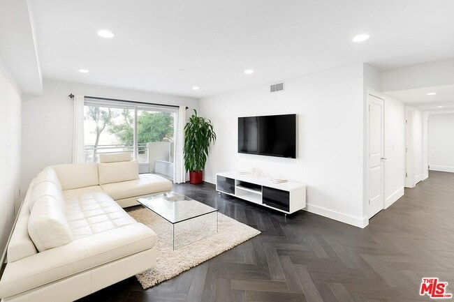 Building Photo - 1319 N Detroit St