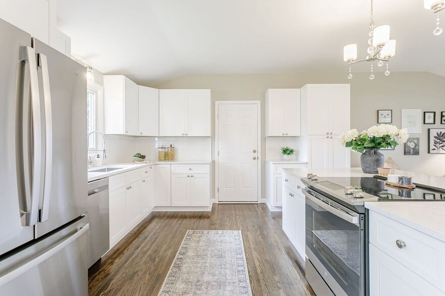 Building Photo - 2 Cliff View Dr