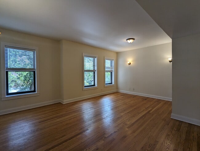 Building Photo - 4036 N Ashland Ave