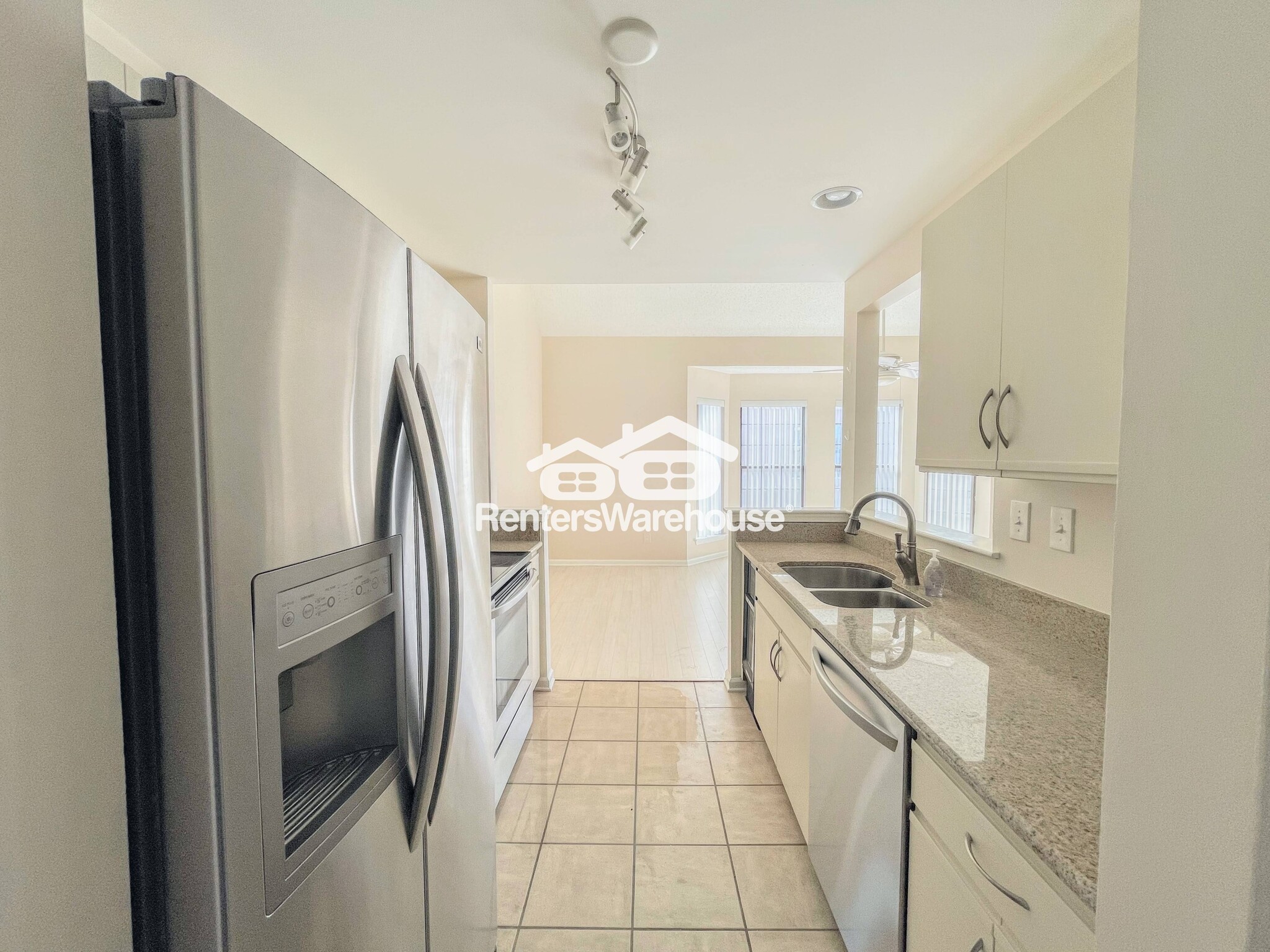 Building Photo - 411 Harbour Point