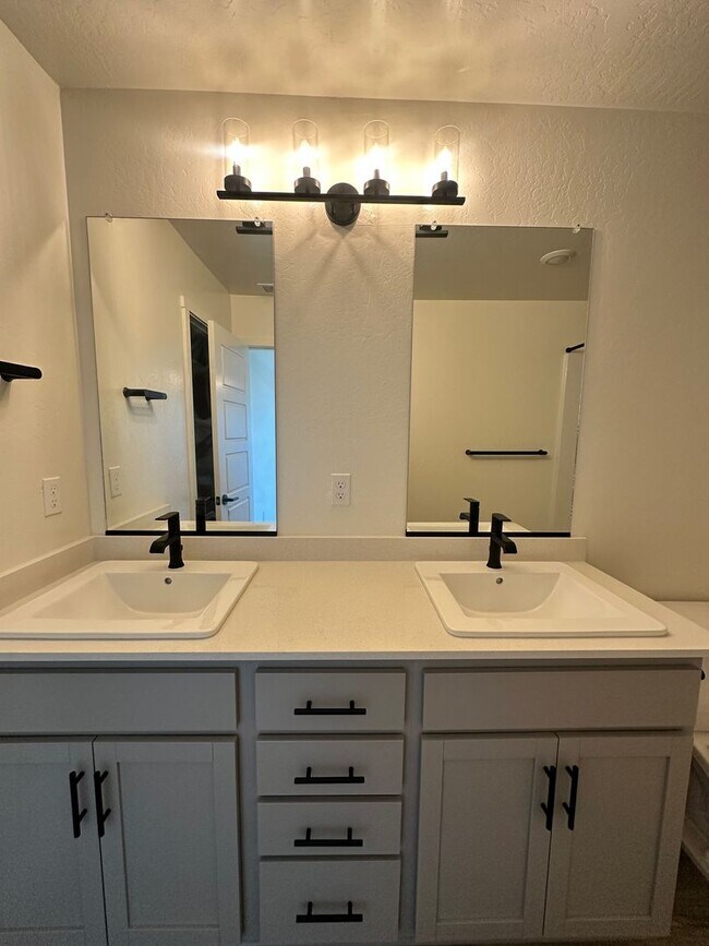 Building Photo - Newly built DR HORTON home coming soon!!