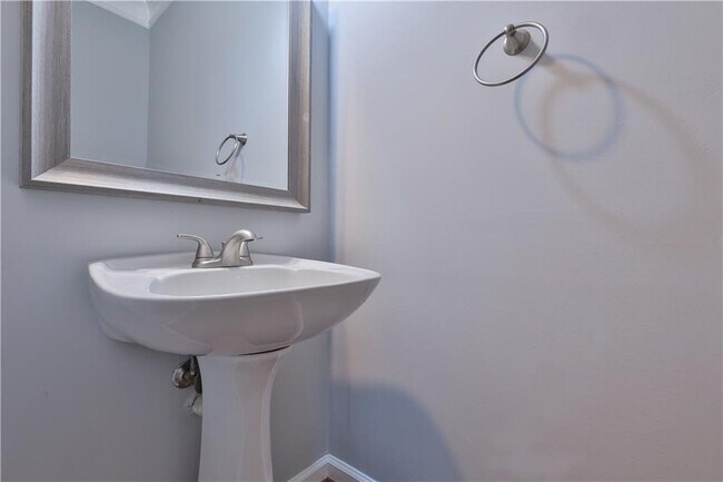 Building Photo - 4825 Chesterfield Ct