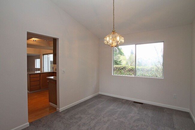 Building Photo - 4 Bedroom 2.5 Baths+ Bonus Home Office/ Woodinville $3850 per Month