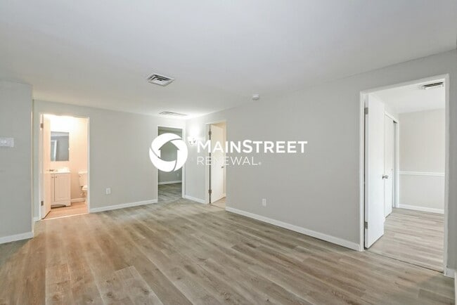 Building Photo - 4 Bedroom Pet-Friendly Home in Florissant,...