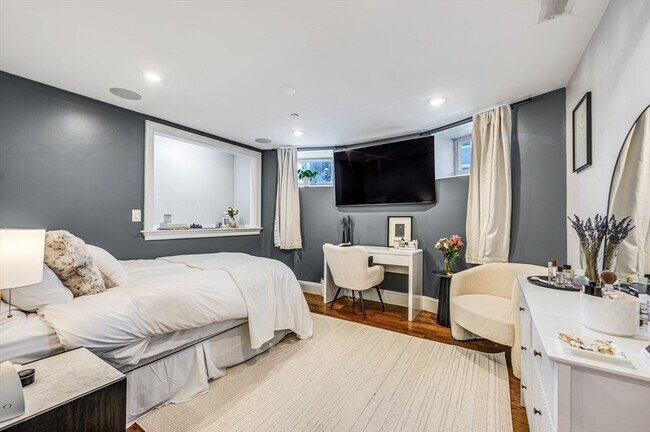 Building Photo - 1650 Columbia Rd