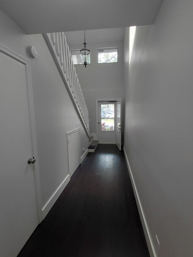 Building Photo - 2147 Discovery Cir W
