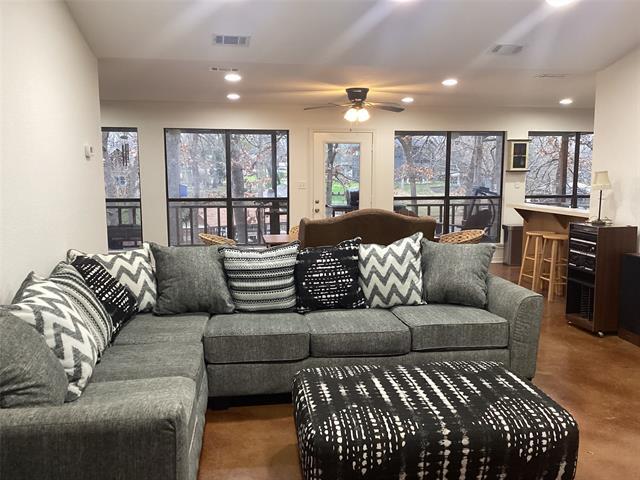 Building Photo - 5320 Loma Vista