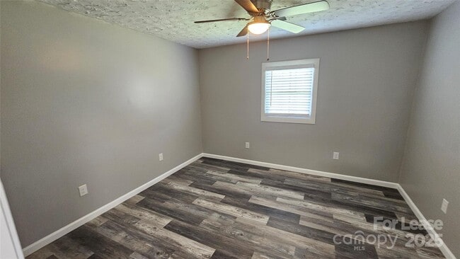 Building Photo - 355 Round Knob Church Rd