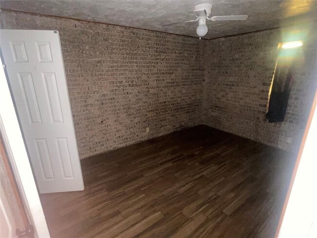 Building Photo - 1202 Kaiser