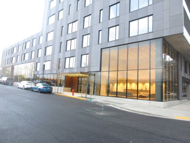 Building Photo - Vista Condominiums - 1 bedroom/1 bath Pearl District condo w/parking/storage/amenities/most utili...