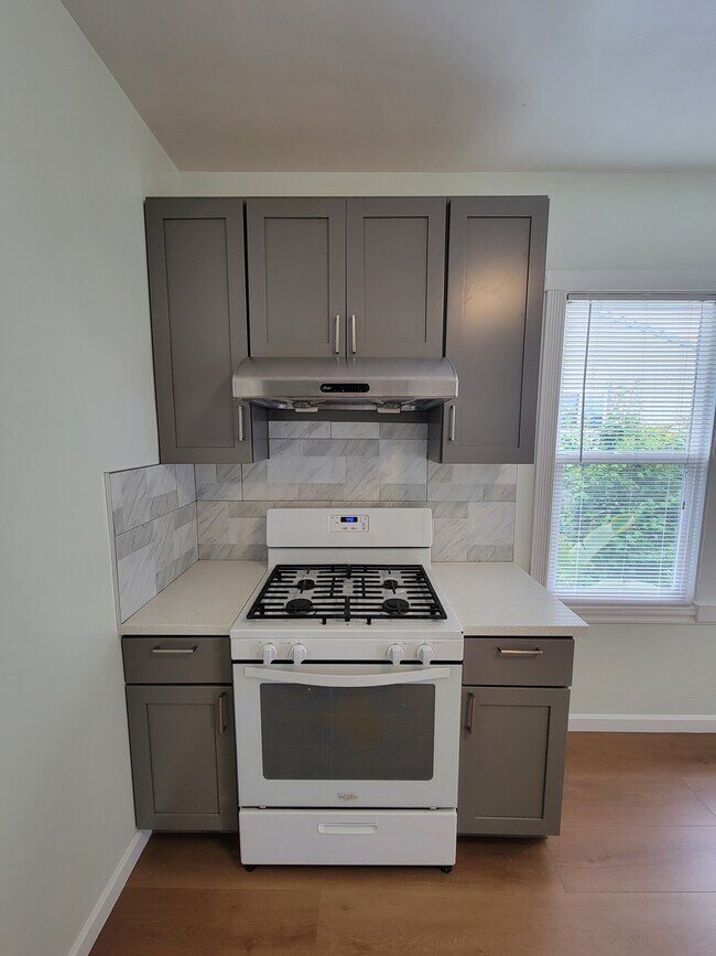 Building Photo - 614 Grand Ave