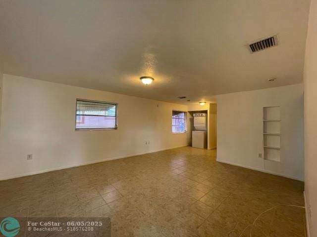 Building Photo - 2625 NW 68th Ave