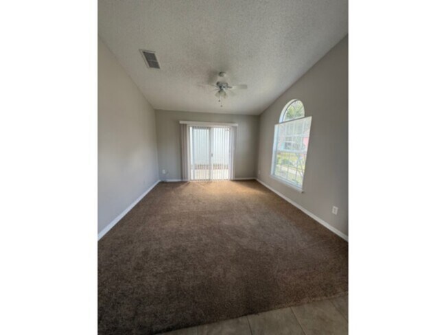 Building Photo - Winter Springs 3 Bedroom, 2 Bath w/ Commun...