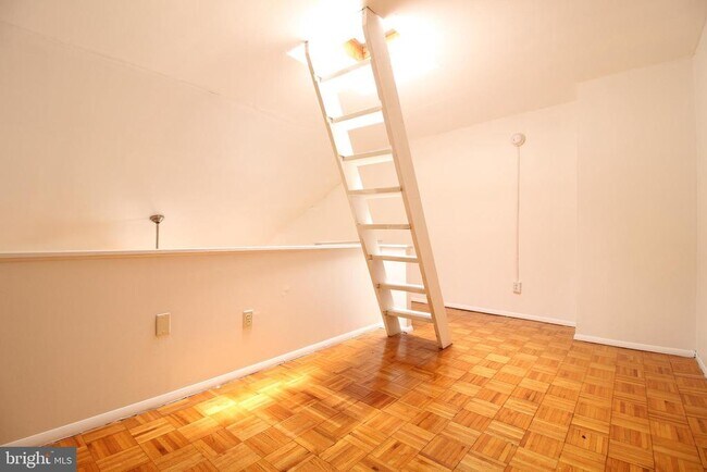 Building Photo - 515 S 12th St