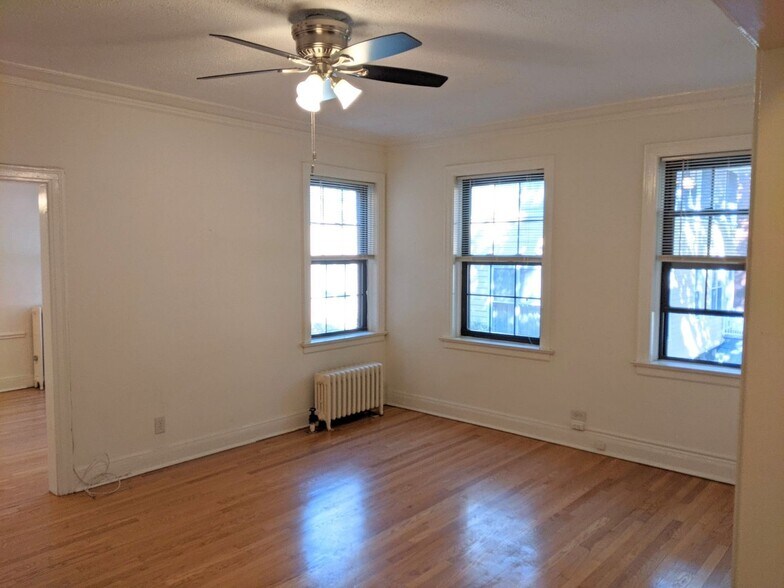 Building Photo - 1136 Maple Ave