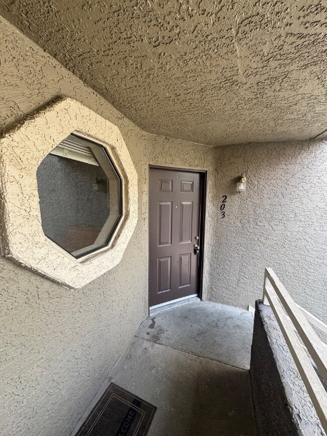 Building Photo - "Chic & Cozy 2-Bedroom Condo Oasis in Vibrant Las Vegas – 949 Sq. Ft. of Modern Comfort!"