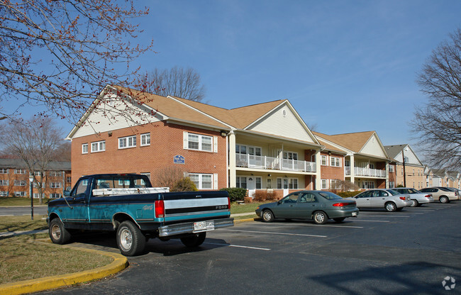 Maple View - Maple View Apartments