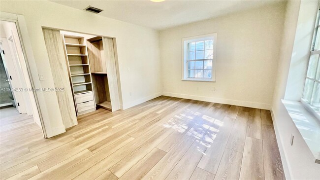 Building Photo - 5785 SW 54th Terrace