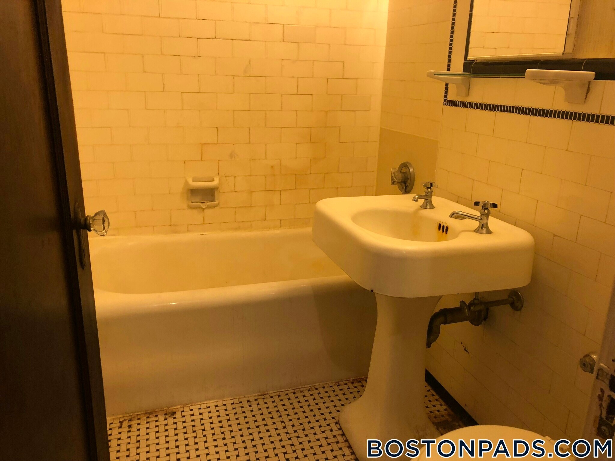 Building Photo - 349 Pleasant St