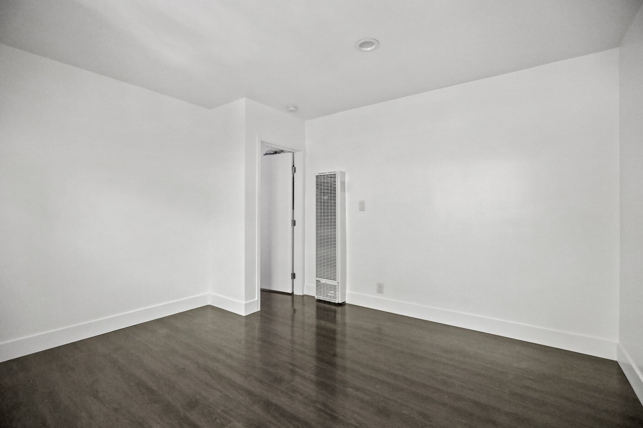 Building Photo - 1321 W 36th Pl