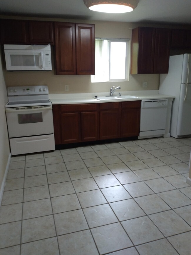 Primary Photo - 211 N Greenbriar Rd