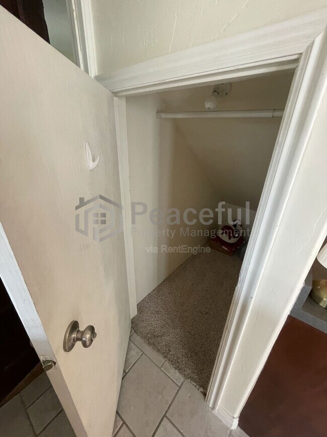 Building Photo - 322 E 6th Ave