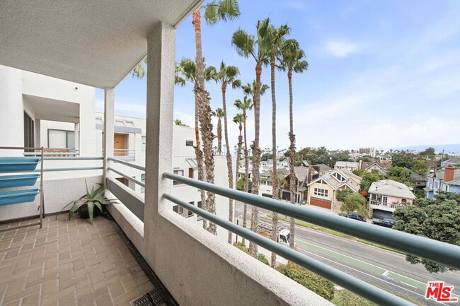 Building Photo - 122 Ocean Park Blvd