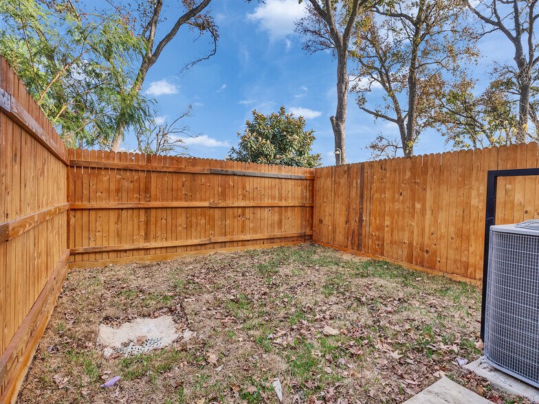 Building Photo - 9410 Firnat St