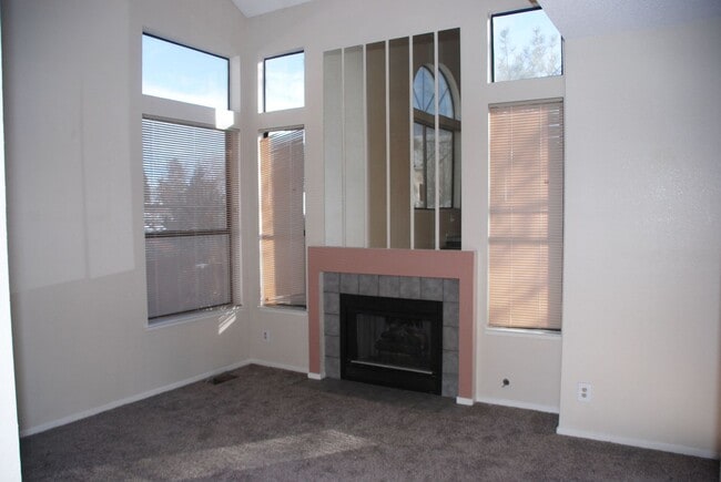 Building Photo - Millcreek Townhome in Reno