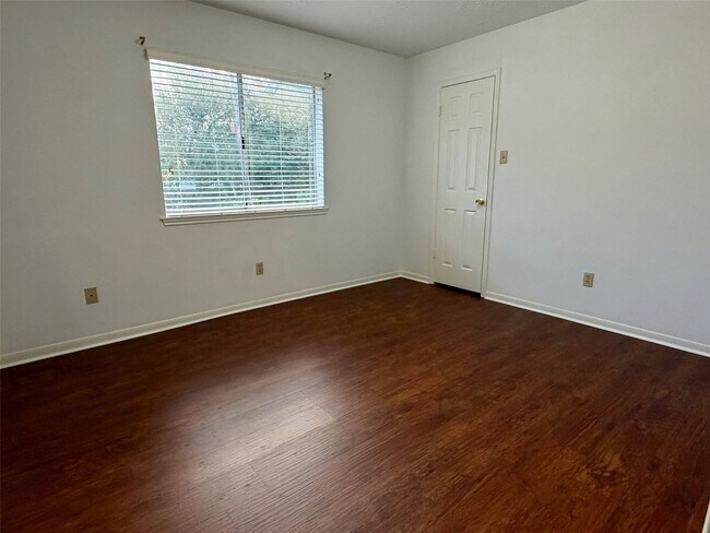 Building Photo - 2226 Mill Creek Dr