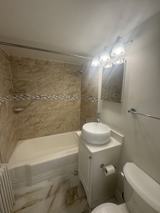 Building Photo - 3901 Tunlaw Rd NW