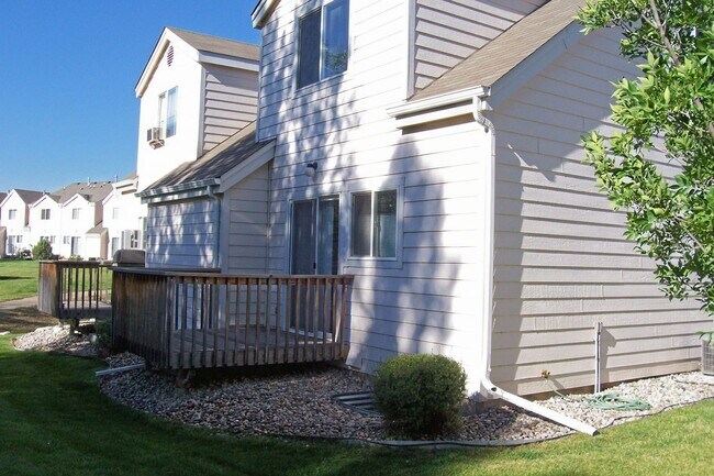 Building Photo - West Fort Collins Living Near Horsetooth Reservoir