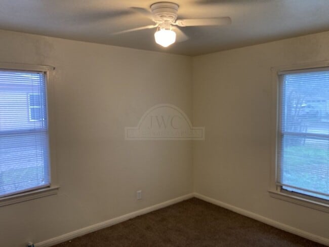 Building Photo - 1601 White