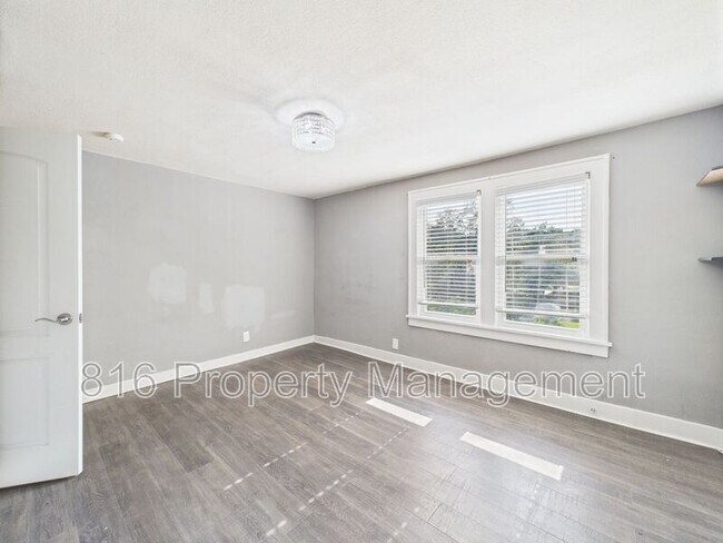 Building Photo - 701 W Kansas St