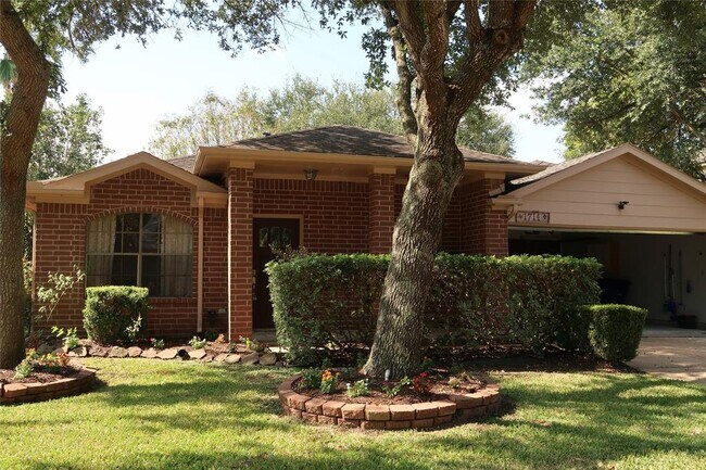 Building Photo - 1714 Oak Ridge Dr