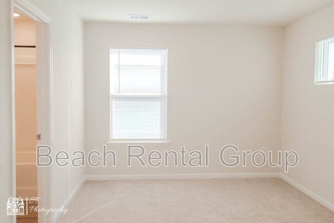 Building Photo - 1860 Villena Dr