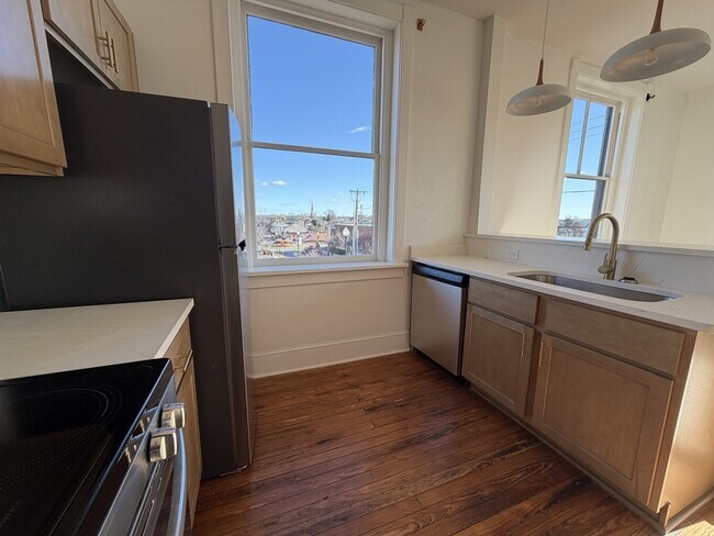 Building Photo - 901 Fifth Street - 202