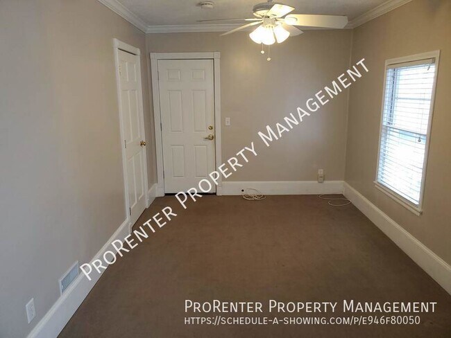 Building Photo - 827 3rd Ave