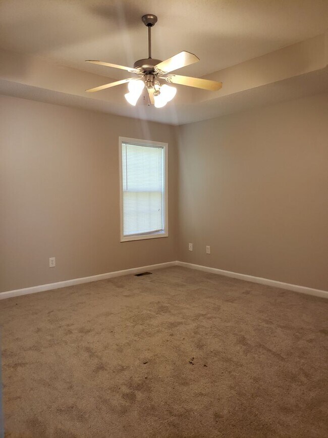 Building Photo - Come home to Serenity - 3 bedroom 2 bathroom Single Family Home