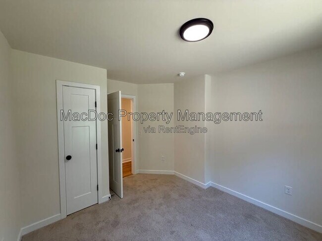 Building Photo - 387 Forest Grove Rd
