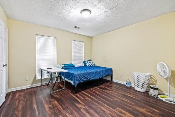 Building Photo - 105 N River Dr