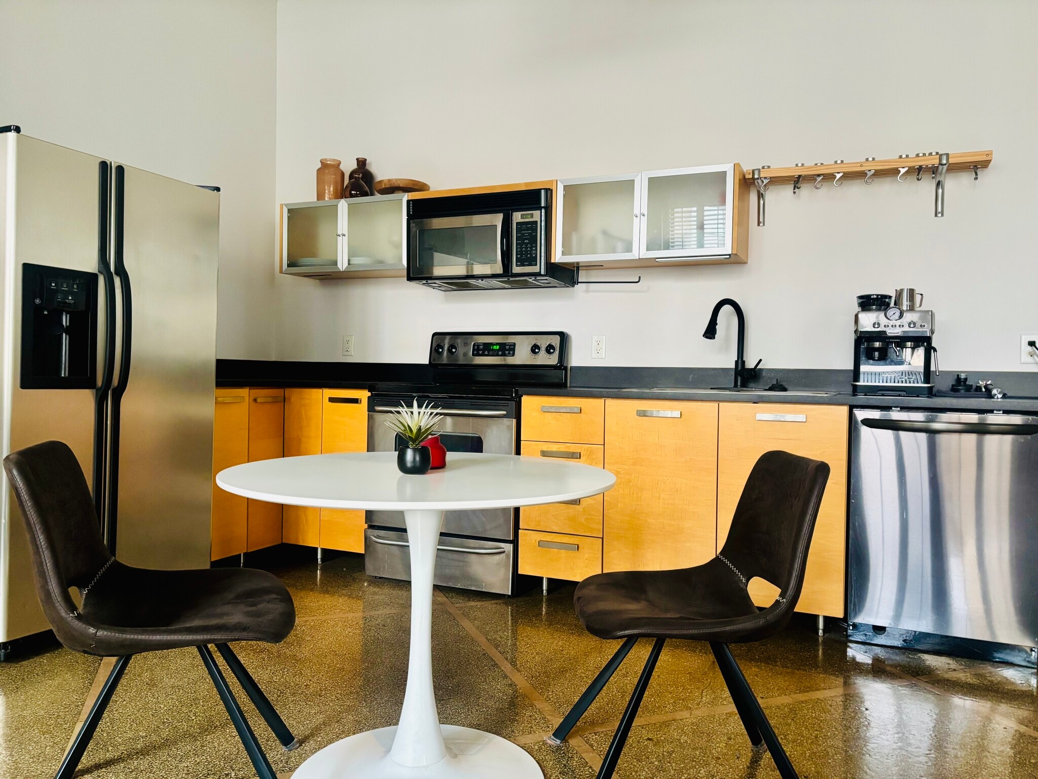 Building Photo - 350 Saint Peter St