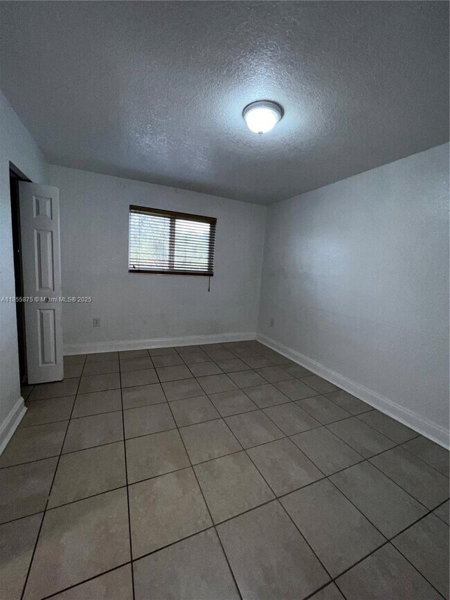 Building Photo - 6530 Lake Patricia Dr